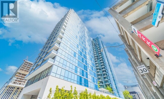 Building Photo - 210 Simcoe St