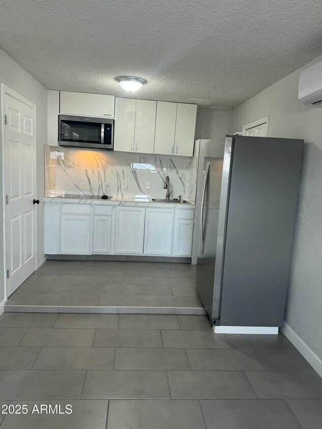 Primary Photo - 13824 N 33rd Dr