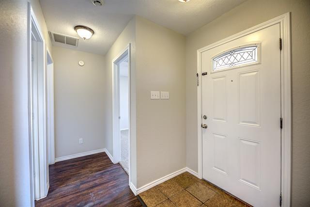 Building Photo - 605 Valleyridge Ct