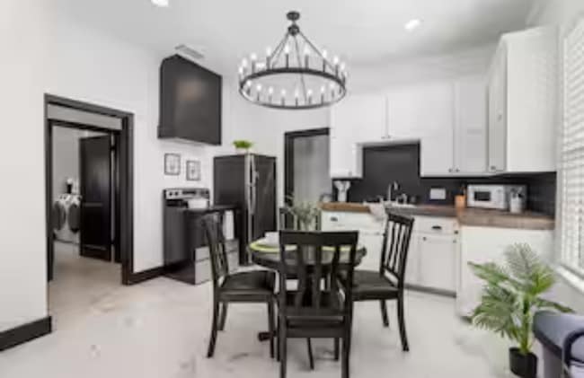 Building Photo - 102 W 5th St