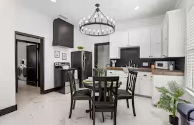 Foto del edificio - 102 W 5th St