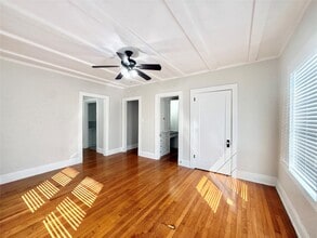 Building Photo - 3920 Fannin St