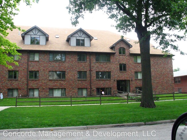 Building Photo - 945 D St
