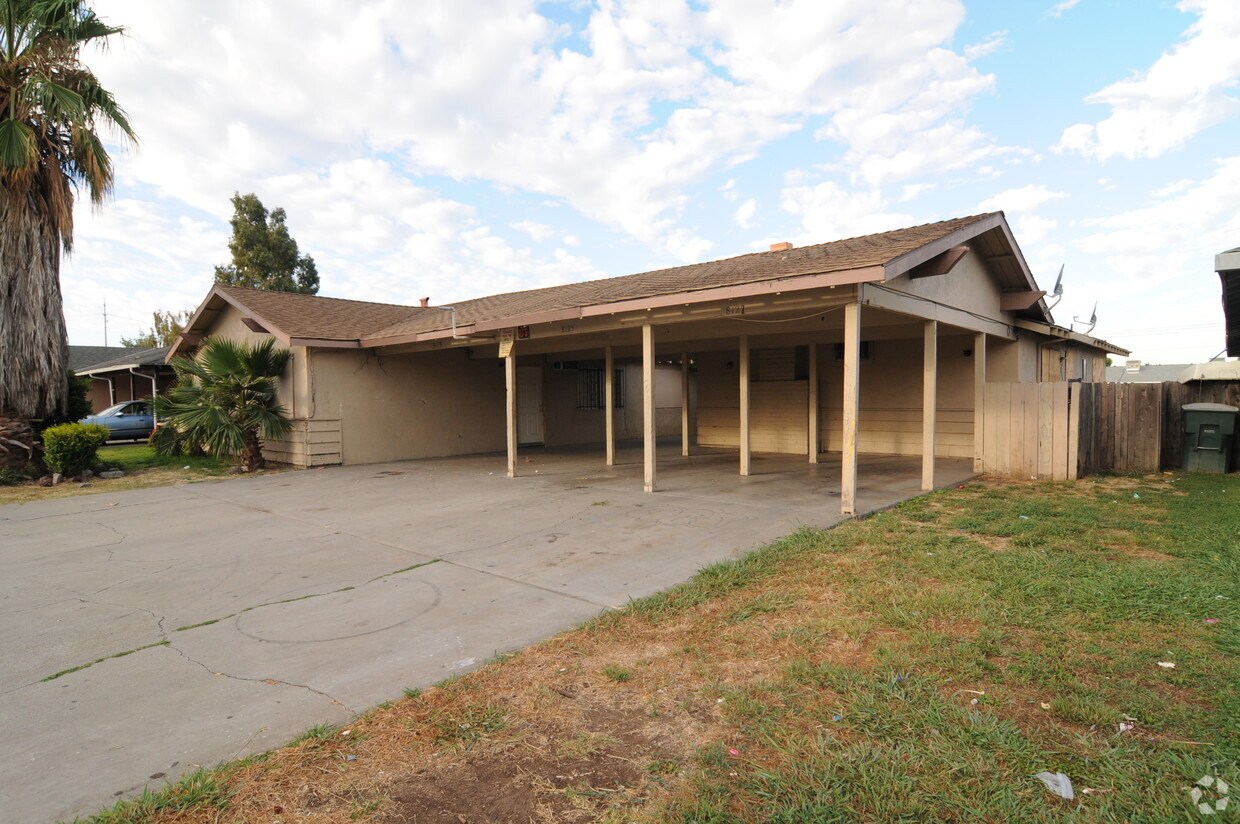 Building Photo - 8123 Albany Dr