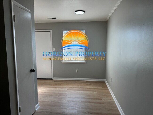 Foto del edificio - 900 Stevens Ct NE