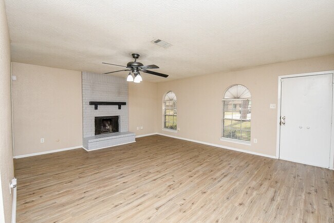 Foto del edificio - 4531 Algernon Dr