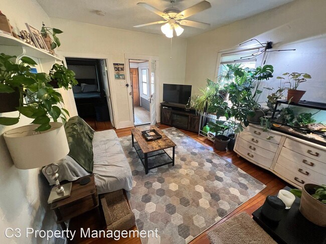 Foto del edificio - 2 br, 1 bath House - 104 S Shields St