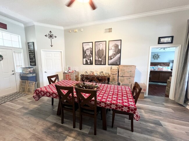 Foto del edificio - 264 Village Green Ave