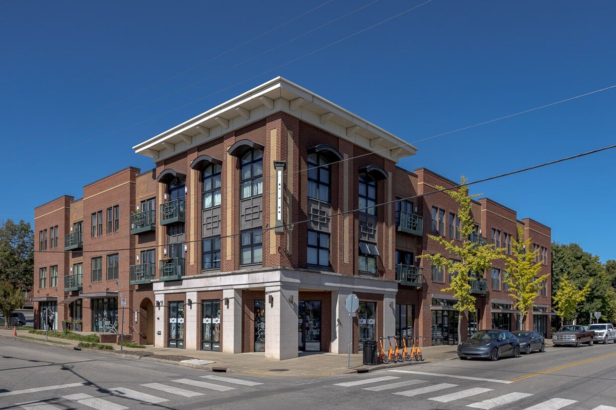 Foto principal - East Nashville 2 bed/2 bath condo