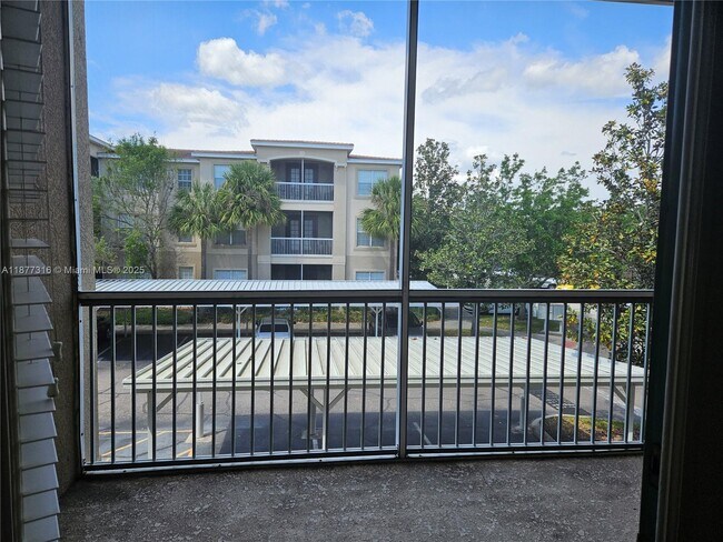 Building Photo - 3001 Laurel Park Ln