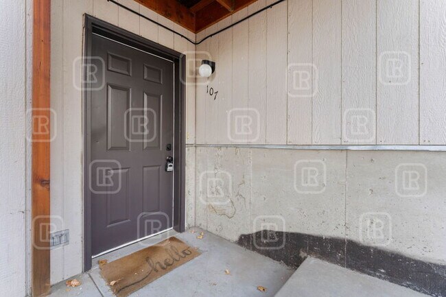 Foto del edificio - 107 W 3rd St