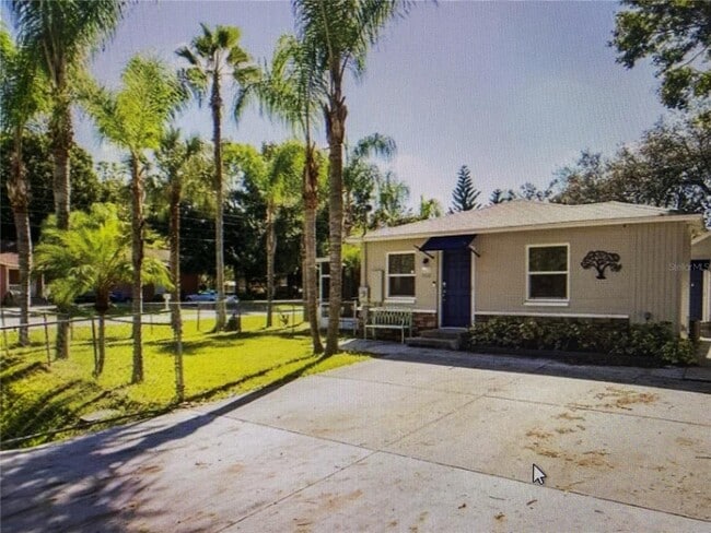 Building Photo - 9725 Alsobrook Ave