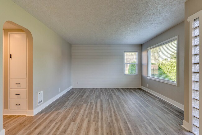 Foto del edificio - 2908 Hemlock St