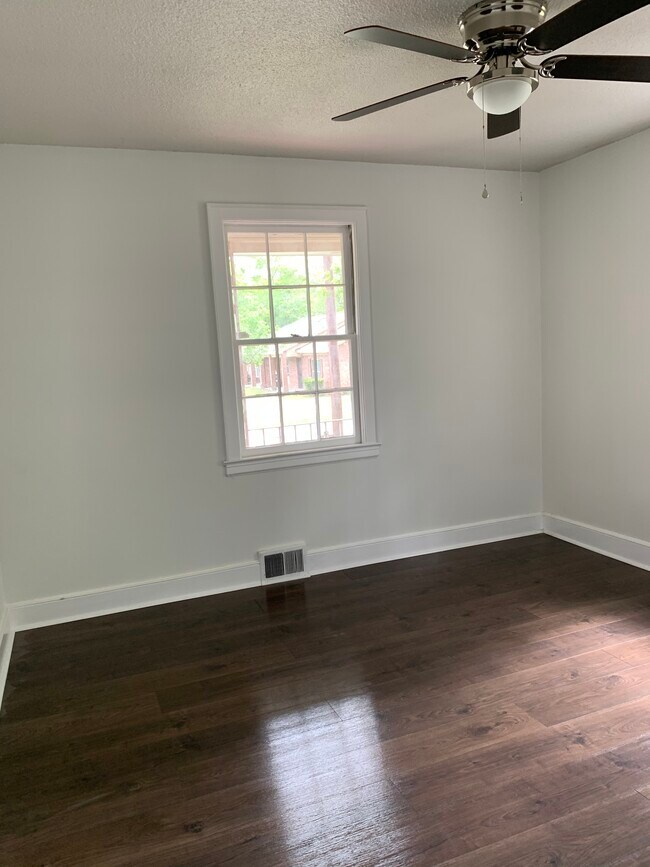 Bedroom - 1422 Poplar St