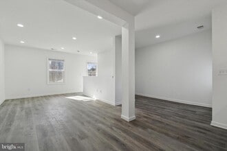 Building Photo - 146 Nassau St