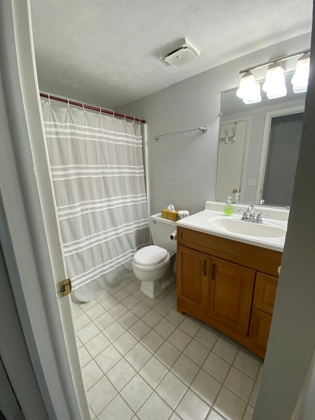 Foto del edificio - 593 Eastbrooke Ln