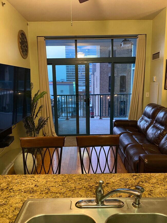 Foto del edificio - 340 W Superior St