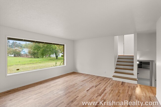 Foto del edificio - NEWLY RENNOVATED CHARMING MODERN 3BD* 2 BA...