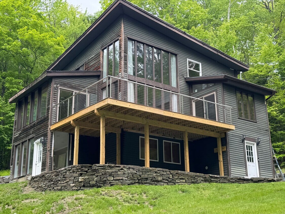 Foto principal - 4-Bedroom 3-Bath House in Quechee