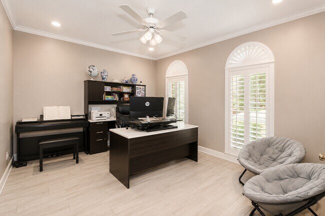 Building Photo - 2019 Rosalyn Ct