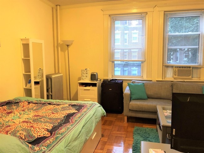 Building Photo - 40 Queensberry St