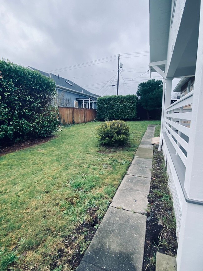 Foto del edificio - Updated 1910 Craftsman home in North Everett