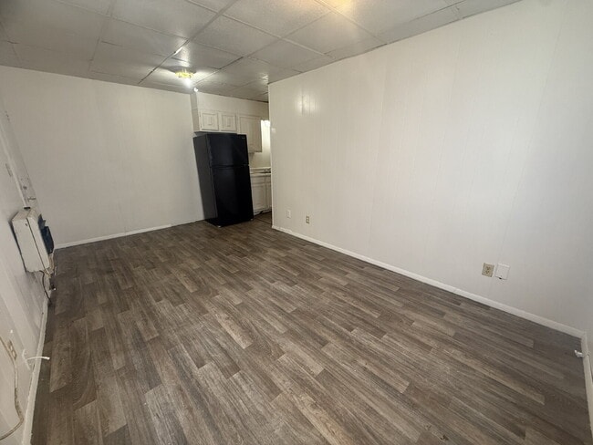 Building Photo - Charming 1-Bedroom Retreat in Heart of Seminole