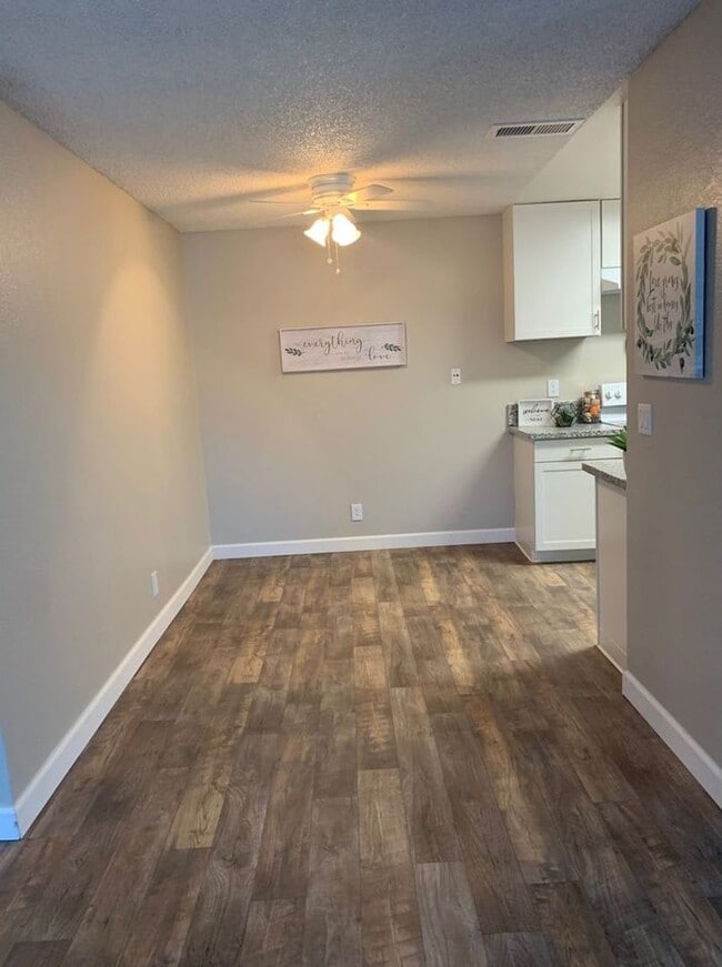 Interior Photo - Country Village