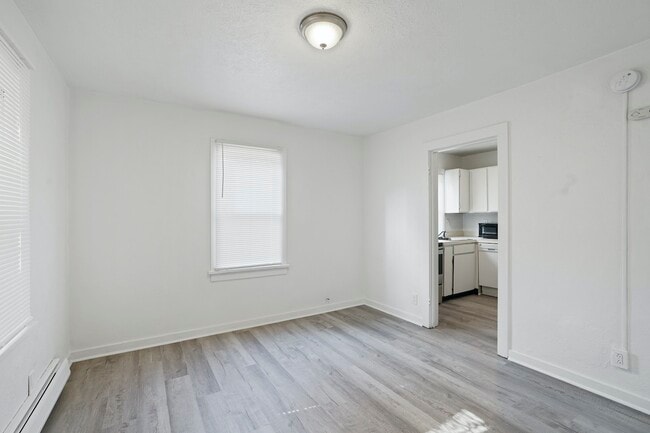 Building Photo - 1034 Pleasant Street, Unit B