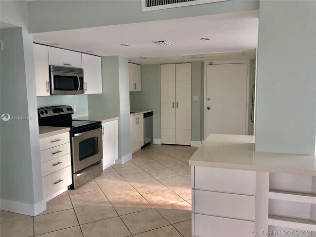 Foto del edificio - 1650 NE 115th St