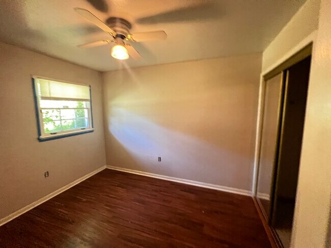 Building Photo - 1812 Potwin Dr