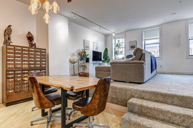 Foto del edificio - 8 S Old State Capitol Plaza