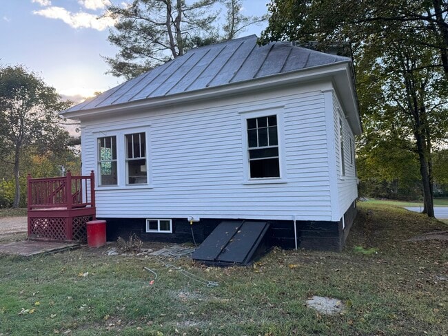 Building Photo - 619 Riverside Dr