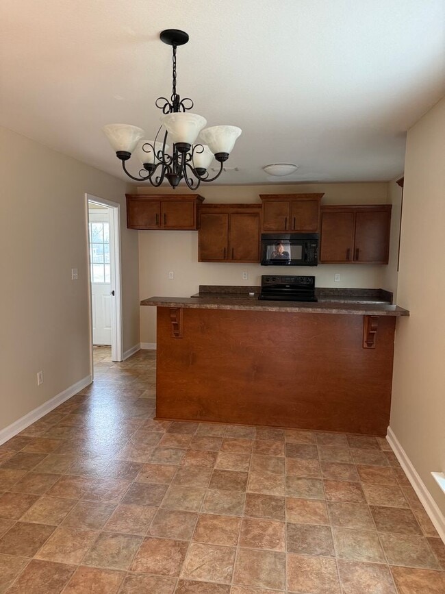 Building Photo - 1240 Ball Park Ave NE