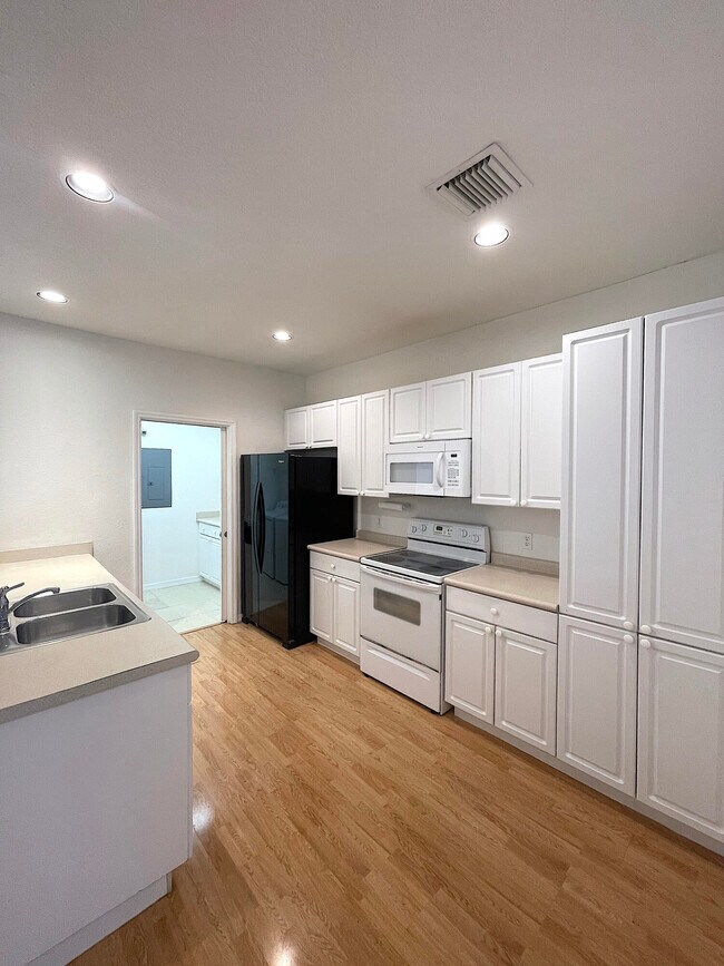 Building Photo - 1791 S Dovetail Dr