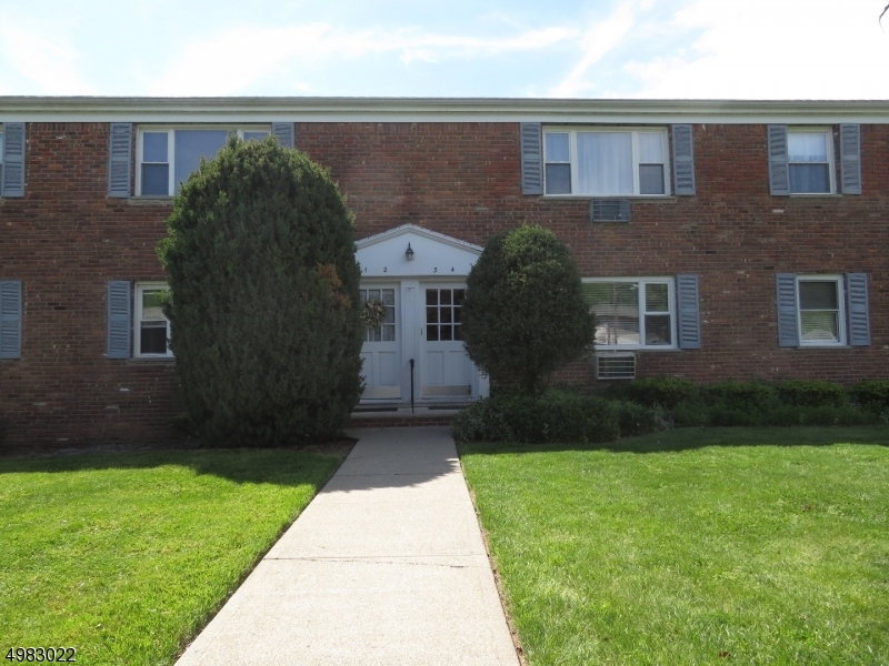 Primary Photo - 43 Conforti Ave