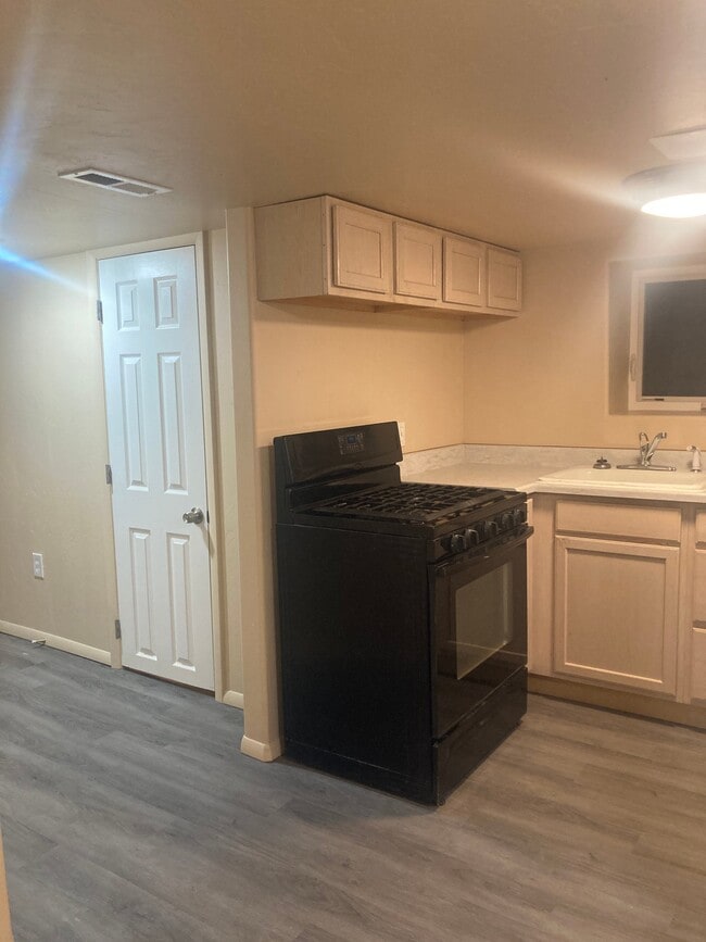 Photo - 902 Ouray Ave Apartment