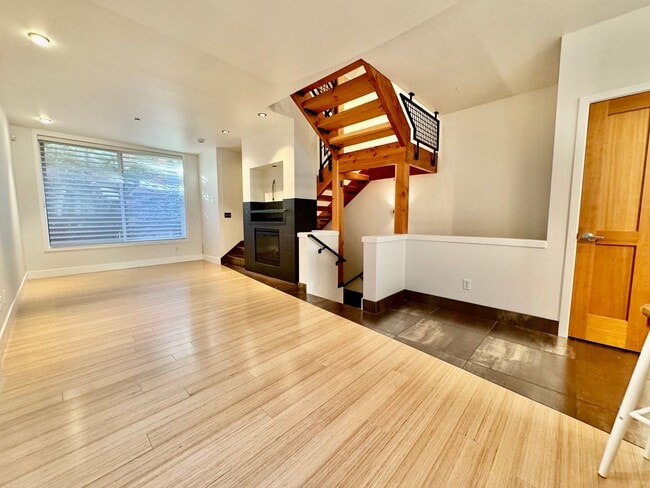 Foto del edificio - Stunning Fremont Townhome - Incredible Loc...