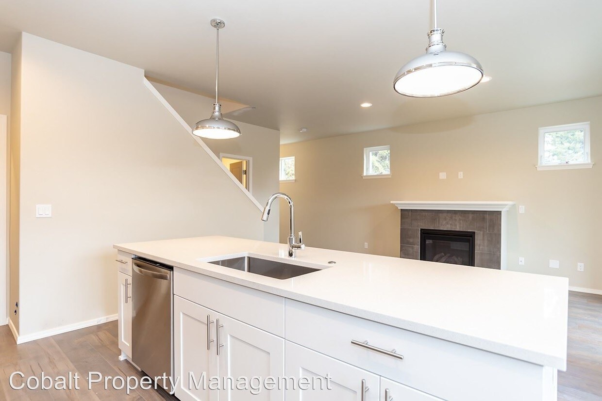 Foto principal - 2362 NE Keats Dr
