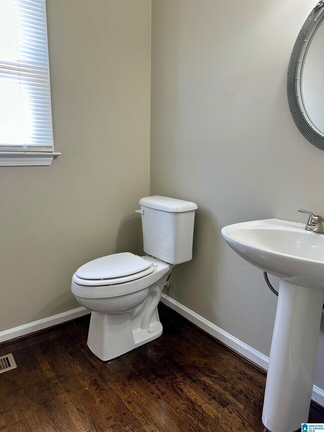 Foto del edificio - 515 Meadow Ridge Cir