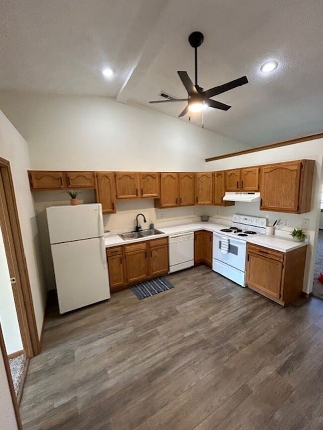 Building Photo - Updated Ranch with 2 Bedrooms, 1 Bath, and 1-Car Attached Garage in Troy, Ohio - Your Perfect Hom...