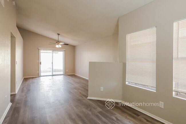 Building Photo - 8722 W Greenbrian Dr