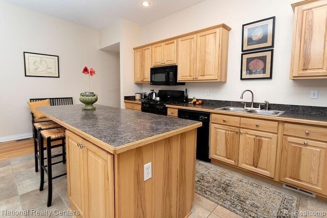 Building Photo - 143 E Main St