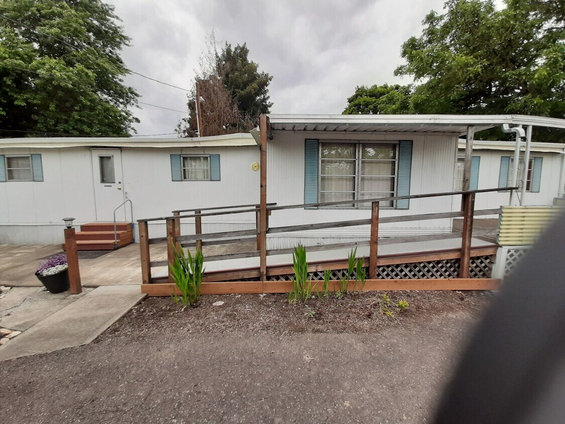 Primary Photo - 2 bedroom, 1 bath Mobile home
