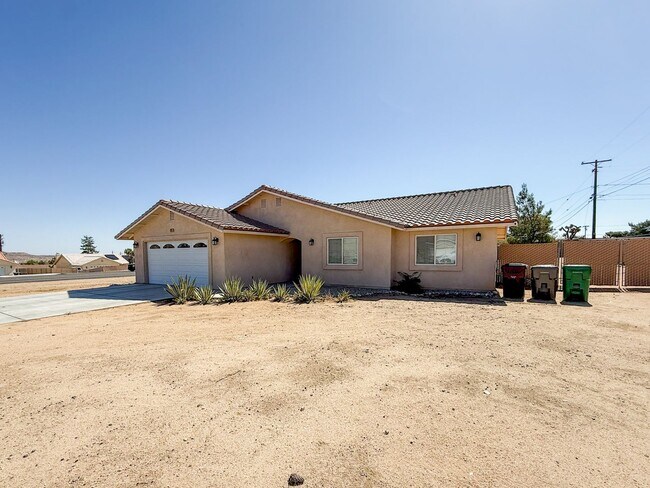 Foto del edificio - 3 Bedroom Home in Yucca Valley