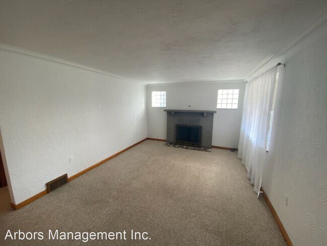 Building Photo - 3 br, 1.5 bath House - 2730 BERTHA ST