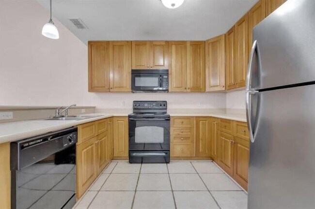 Building Photo - 3388 Sawtooth Dr
