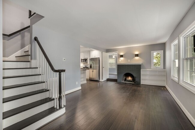 Building Photo - Professionally Managed, 5 Bed 4.5 BA // Si...