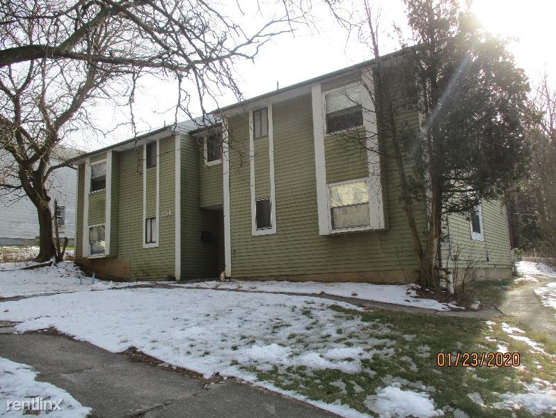 Primary Photo - 300 Seitz St
