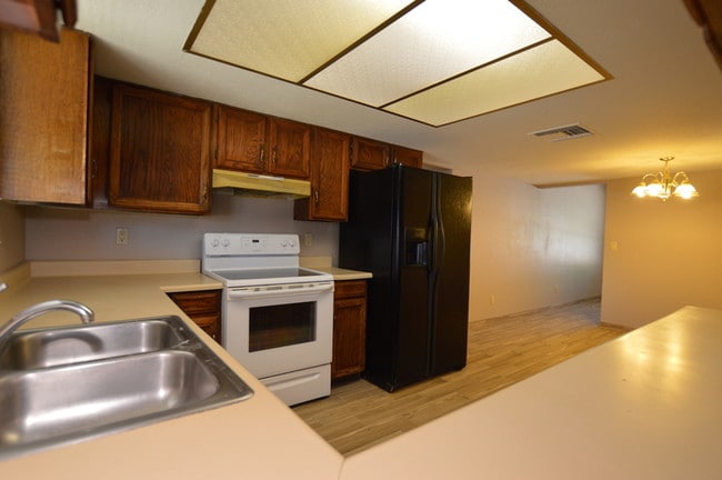 Building Photo - Ready for Move In !